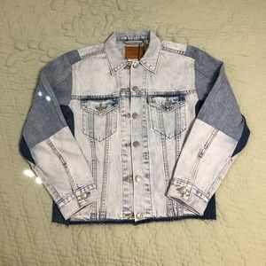 NWT Levi’s women’s trucker jean jacket